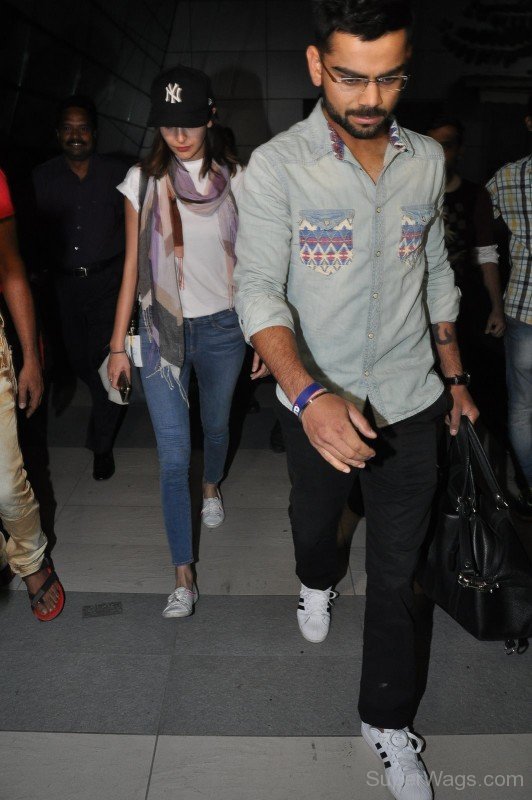 Anushka Sharma with Virat Kohli at Airport