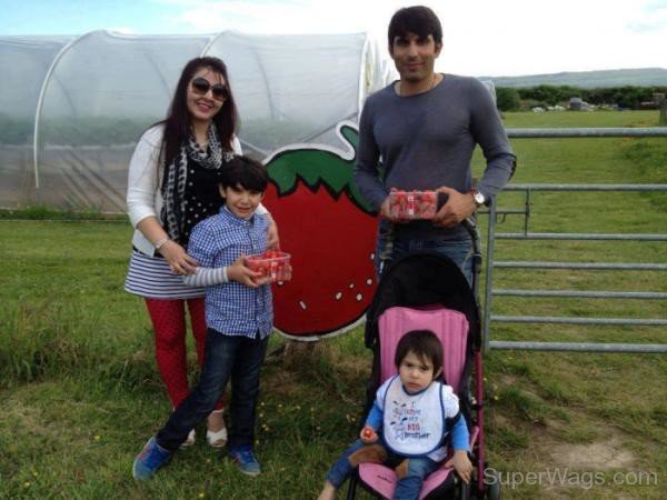 Misbah Ul Haq Wife And Children Pictures