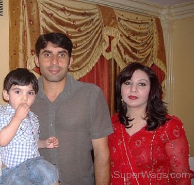 Misbah Ul Haq With His Son And Wife