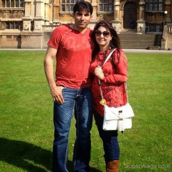 Misbah Ul Haq With His Wife