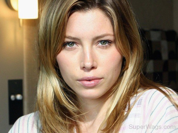 Jessica Biel In Room