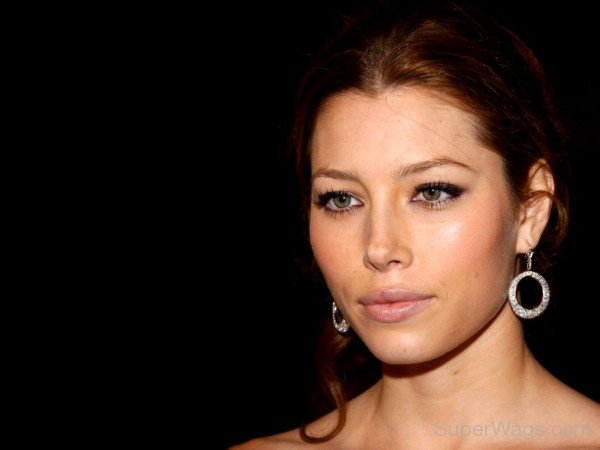 Jessica Biel Wearing Silver Earings