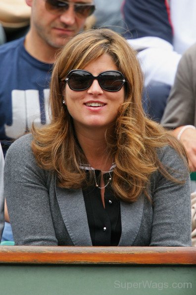 Mirka Federer Wearing  Black Goggle