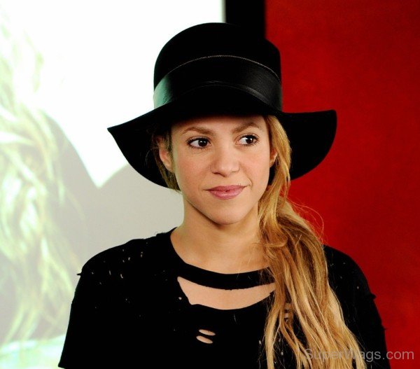 Shakira Wearing Black Hat