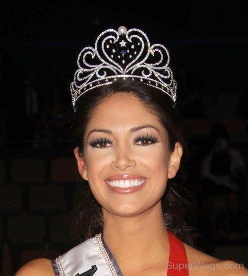 Nicole Johnson Wearing Crown.