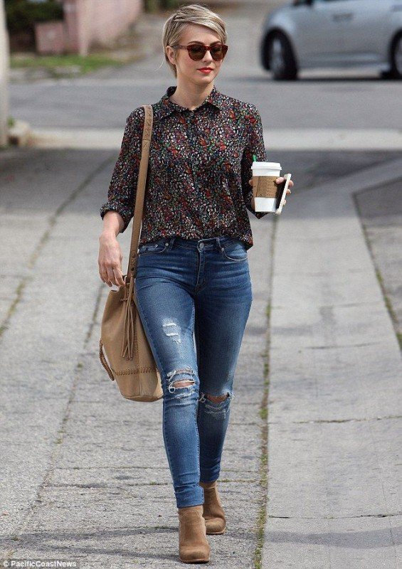 Julianne Hough Looking Stylish 2-SD140