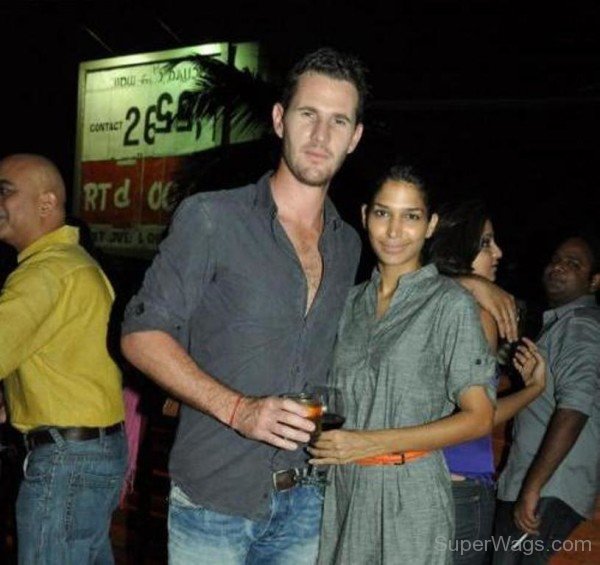 Shaun Tait With Mashoom Singha-SD158