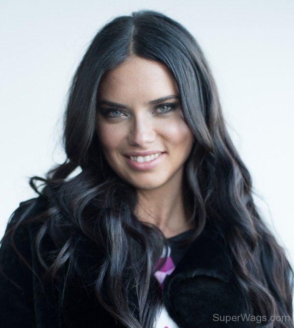 Adriana Lima Layered Hairstyle 4-SW1037