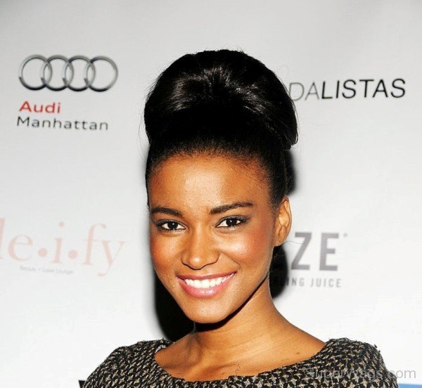 Leila Lopes Bun Hairstyle-Sw1043