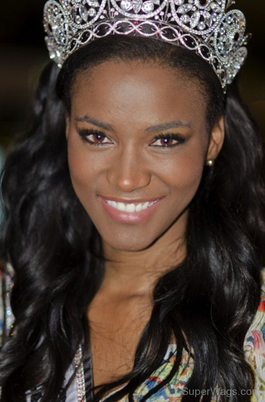 Leila Lopes Cute Smile