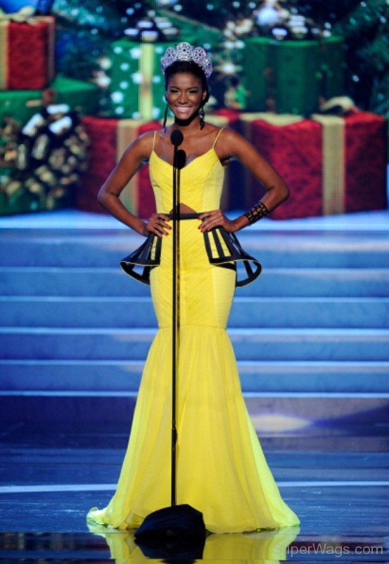 Leila Lopes In Yellow Gown-Sw1056
