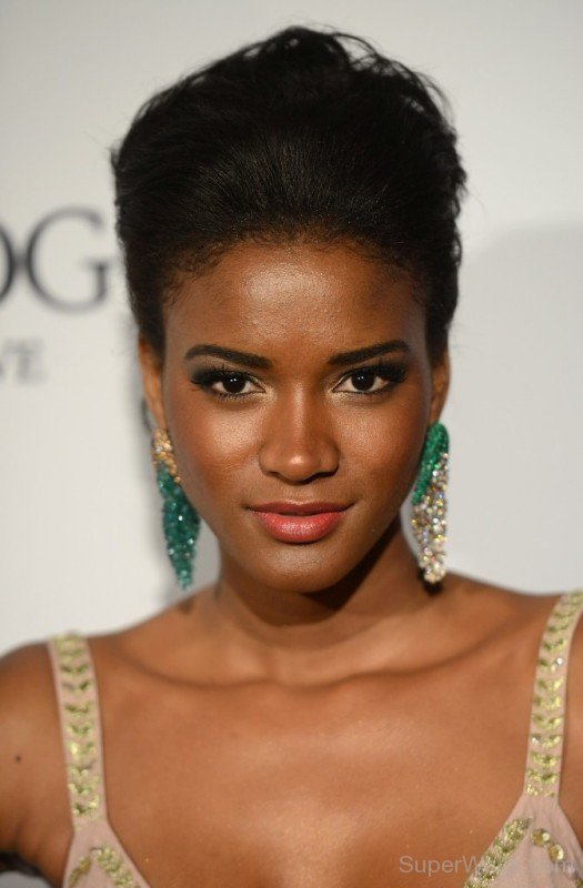 Osi Umenyiora Wife Leila Lopes-Sw1105