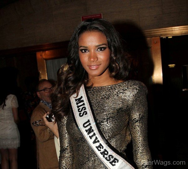 Osi Umenyiora Wife Leila Lopes