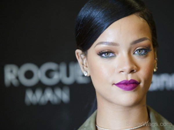 Attractive Singer Rihanna-SW1003