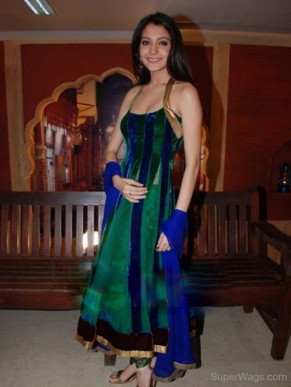 Berautiful Actress Anushka Sharma-SW168