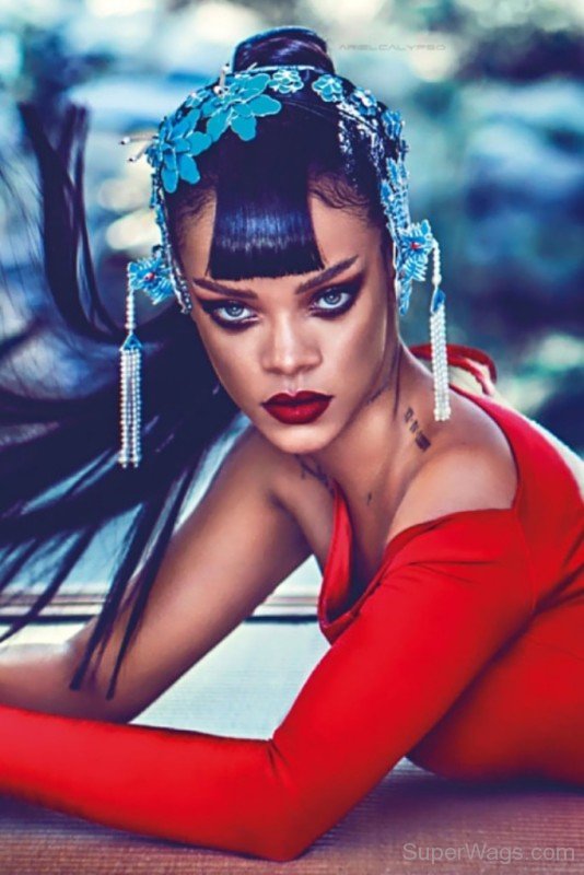 Robyn Rihanna Fenty Funky Look-SW1051