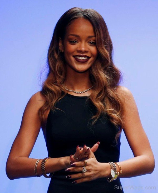 Robyn Rihanna Fenty Smiling Face-SW1071