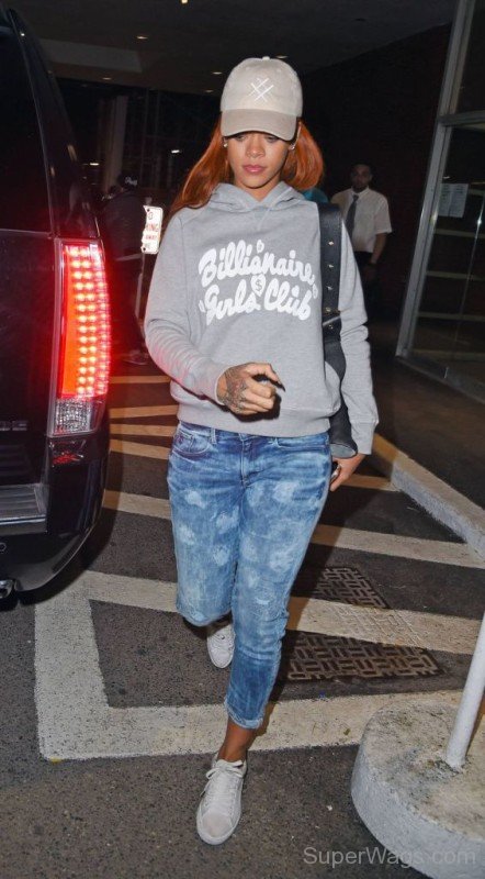 Robyn Rihanna Fenty Wearing Casual Outfit-SW1074