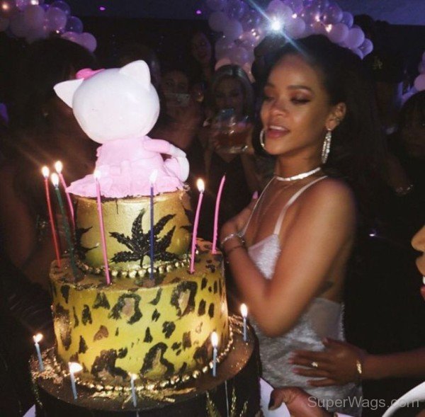 Robyn Rihanna Fenty With Cake-SW1076