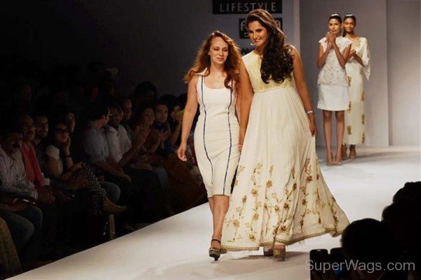 Sania Mirza Doing Ramp Walk-SW111