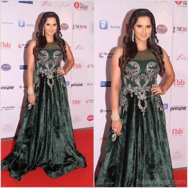 Sania Mirza Posing On Red Carpet-SW132