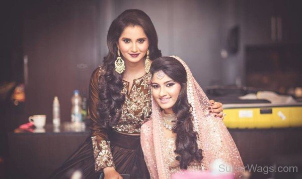 Sania Mirza With Her Sister-SW146