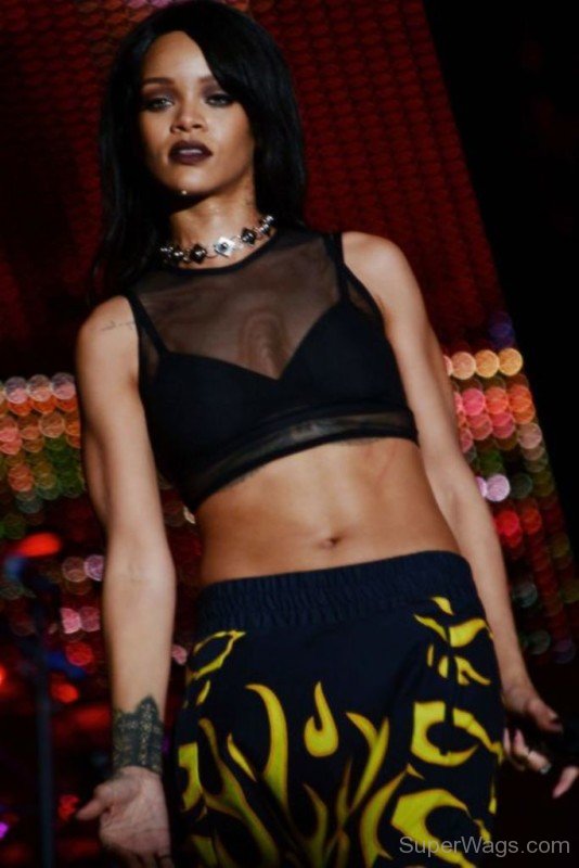 Singer Rihanna Looking Awesome-SW1102