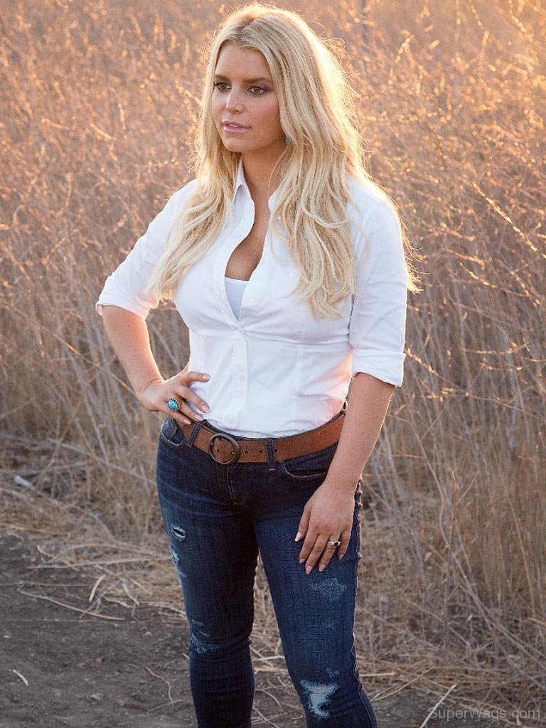 Jessica Simpson In White Shirt And Blue Jeans | Super WAGS - Hottest