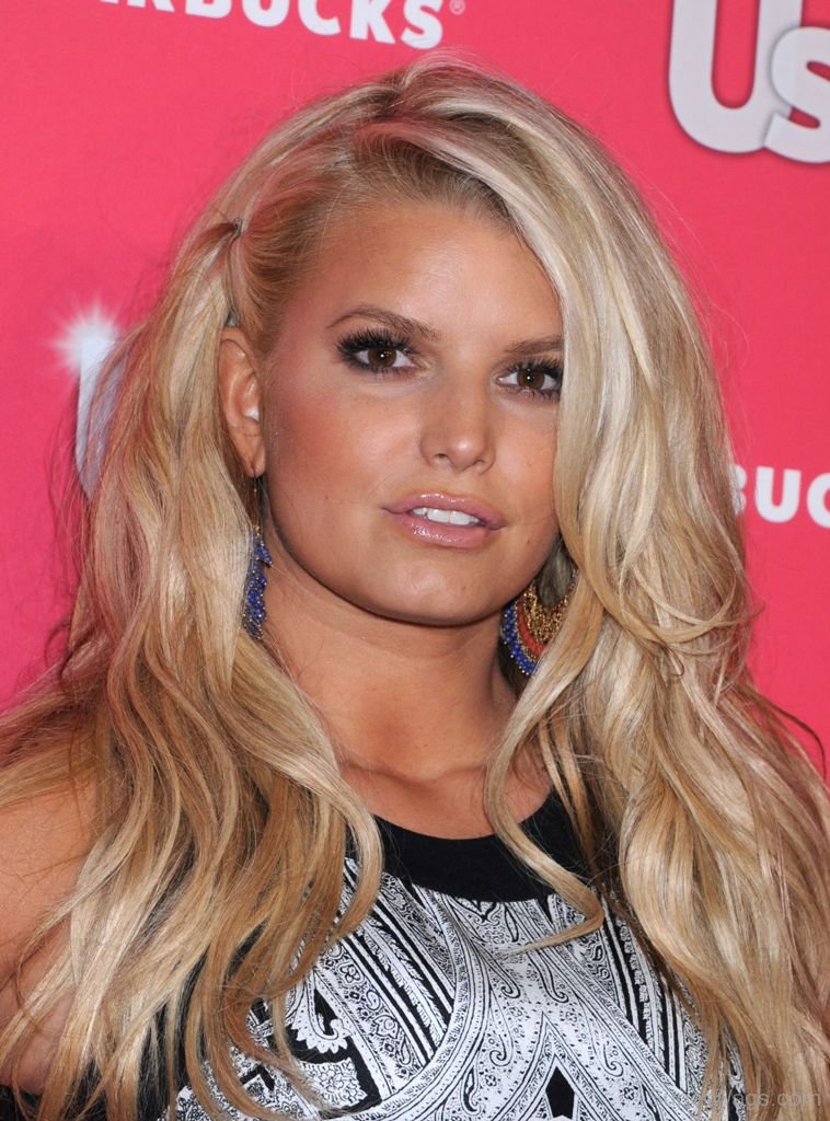 Jessica Simpson Layered Hairstyle | Super WAGS - Hottest Wives and ...