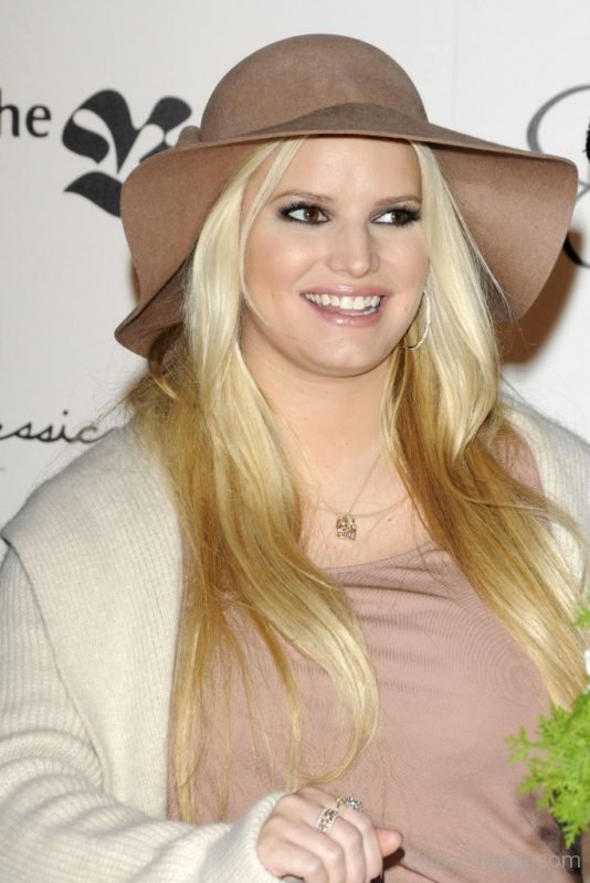 Jessica Simpson Wearing Brown Hat-SW1122