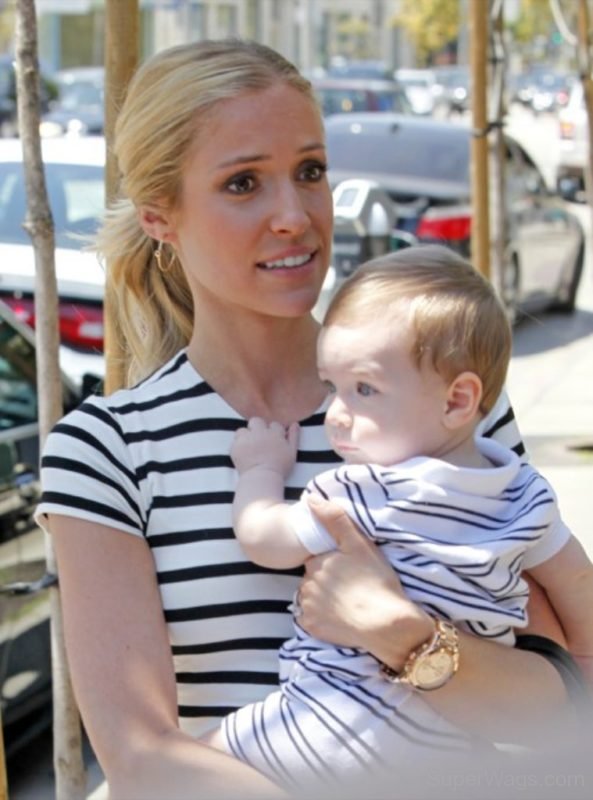 Kristin Cavallari Holding Baby-SW1045