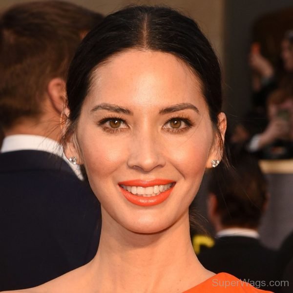 Olivia Munn Looking Sweet-SW1084