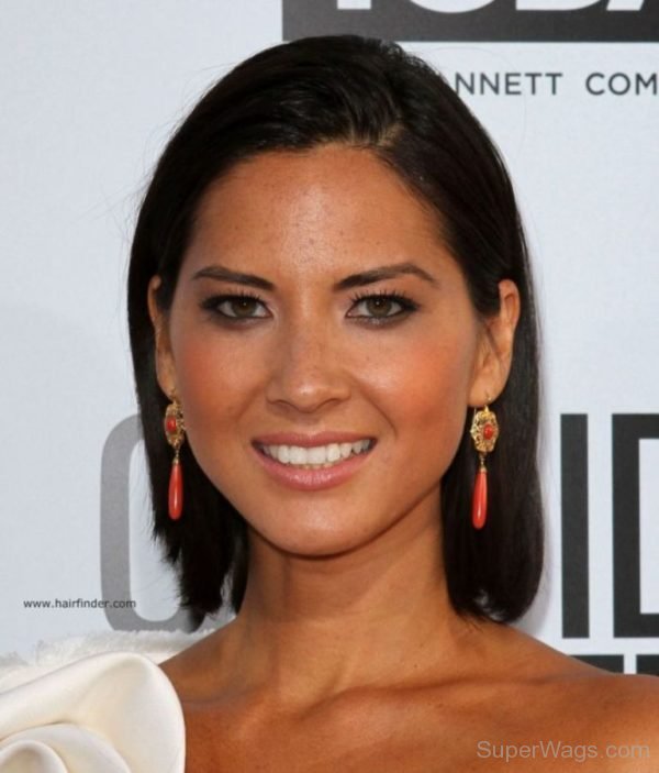 Olivia Munn Smiling Face-SW1100