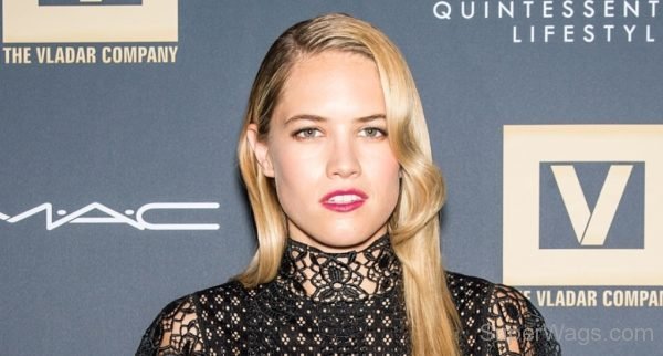 Cody Horn Red Lips 47-SD159