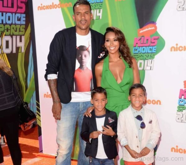 Gloria Govan With Her Family-SW180