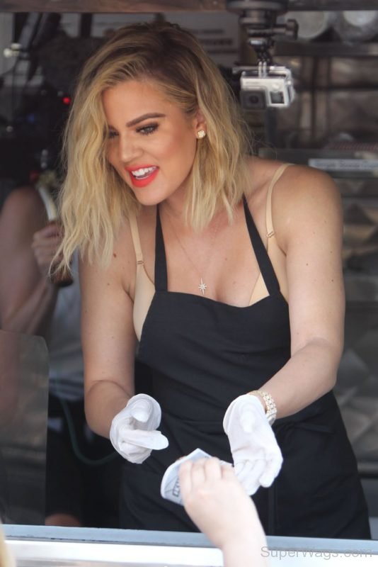 Khloe Kardashian Serving Ice Cream-SW1081