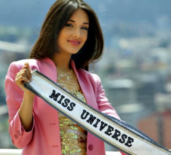 Miss Universe Amelia Vega 3-SW1102