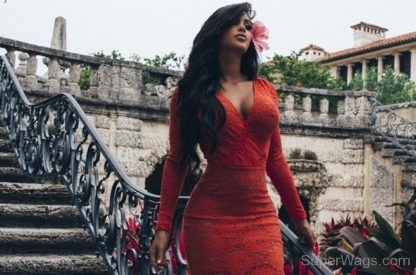 Claudia Sampedro In Red Outfit-