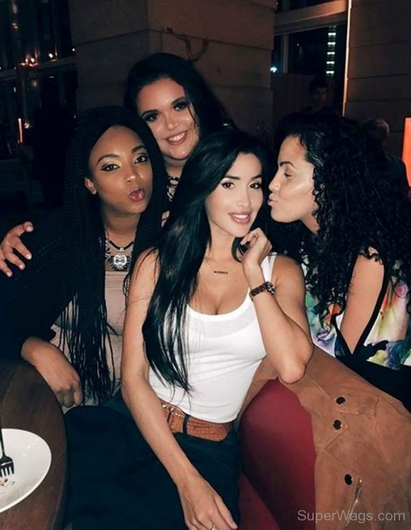 Claudia Sampedro With Friends