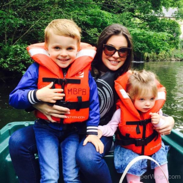 Rachael Cordingley With Her Kids